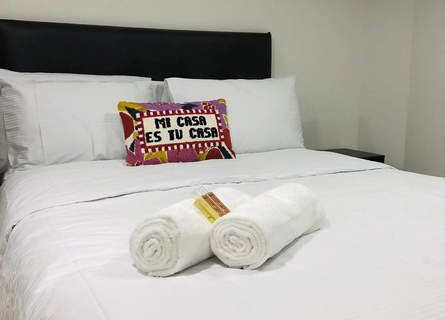 Hermoso Apartaestudio En El Corazon De Laureles Medellín 0*,  Colômbia